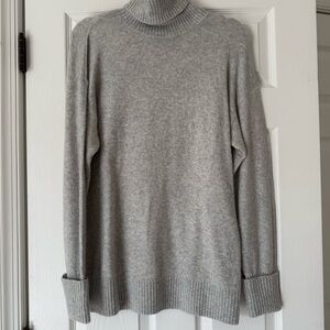 Old Navy Light Gray Knit Sweater